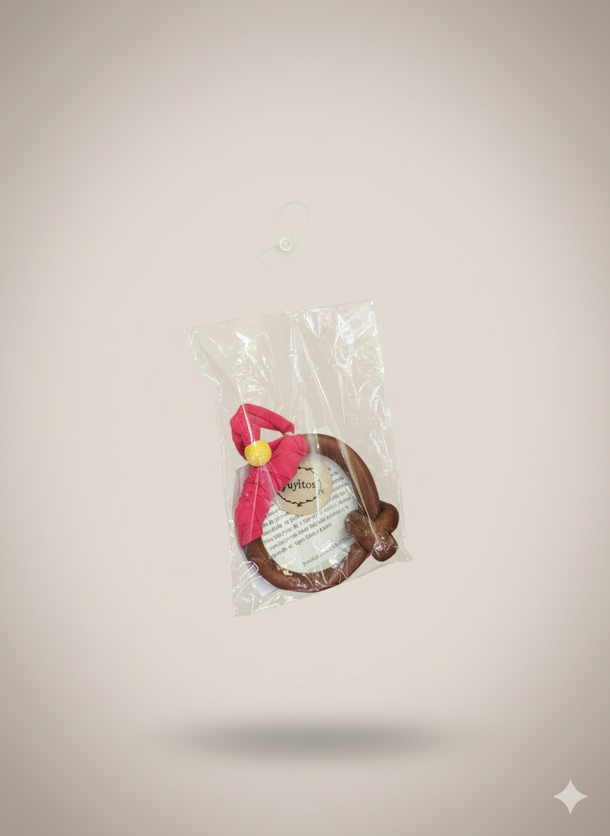 Generated Image December 03, 2025 - 7_24PM (1) Mordedor de cochayuyo – Diseño Artesanal (Yuyito) - Imagen 1